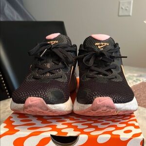 Nike Women Black and Pink Sneakers